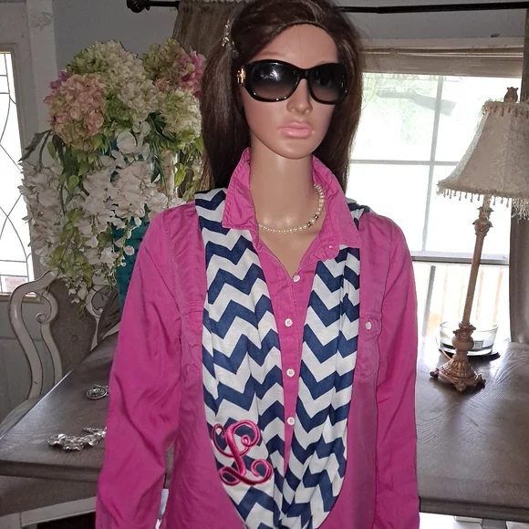 Monogram "L" scarf preppy Monogram scarf - Picture 5 of 13